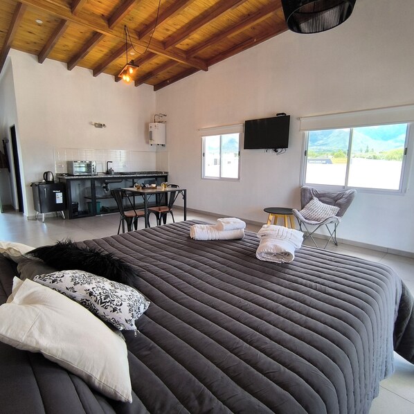 Free WiFi, bed sheets - Close to everything! Merlo S Luis Apartment for Couples Spacious, Bright, Modern (Merlo)