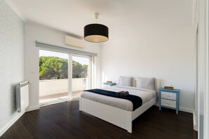 Iron/ironing board, Internet, bed sheets - São Pedro Beach Villa (Cascais)