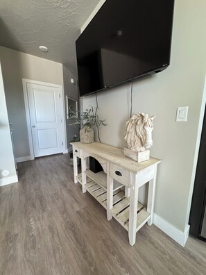 Interior - Western Charm Meets Modern Comfort - 3 Bed, 2.5 Bath Cedar City Townhome. (Cedar City)