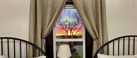 3 chambres, fer et planche à repasser, Wi-Fi, draps fournis