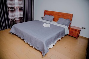 2 bedrooms, iron/ironing board, WiFi