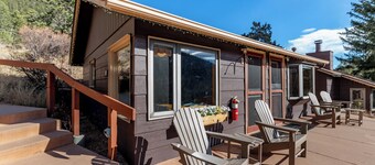 Economy duplex cabin close to RMNP in Estes Park for a cozy getaway