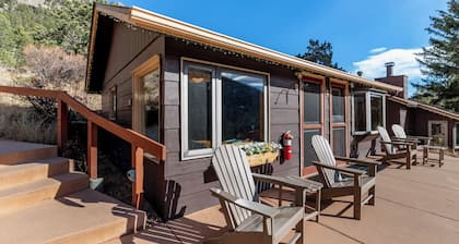 Economy duplex cabin close to RMNP in Estes Park for a cozy getaway
