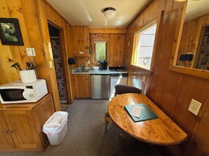 Een magnetron, een oven, een kookplaat