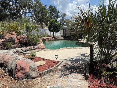 Waterfall heated salt POOL Games King beds Springs