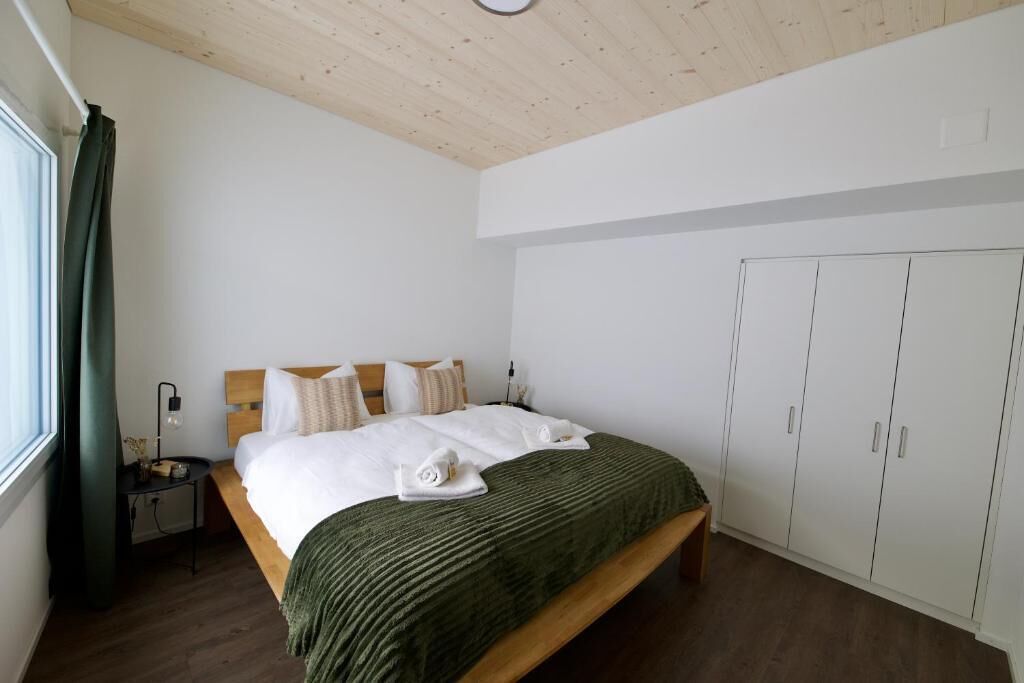 2 Schlafzimmer, Schreibtisch, Reisekinderbett, kostenloses WLAN