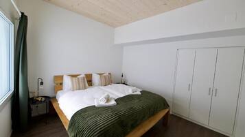 2 Schlafzimmer, Schreibtisch, Reisekinderbett, kostenloses WLAN