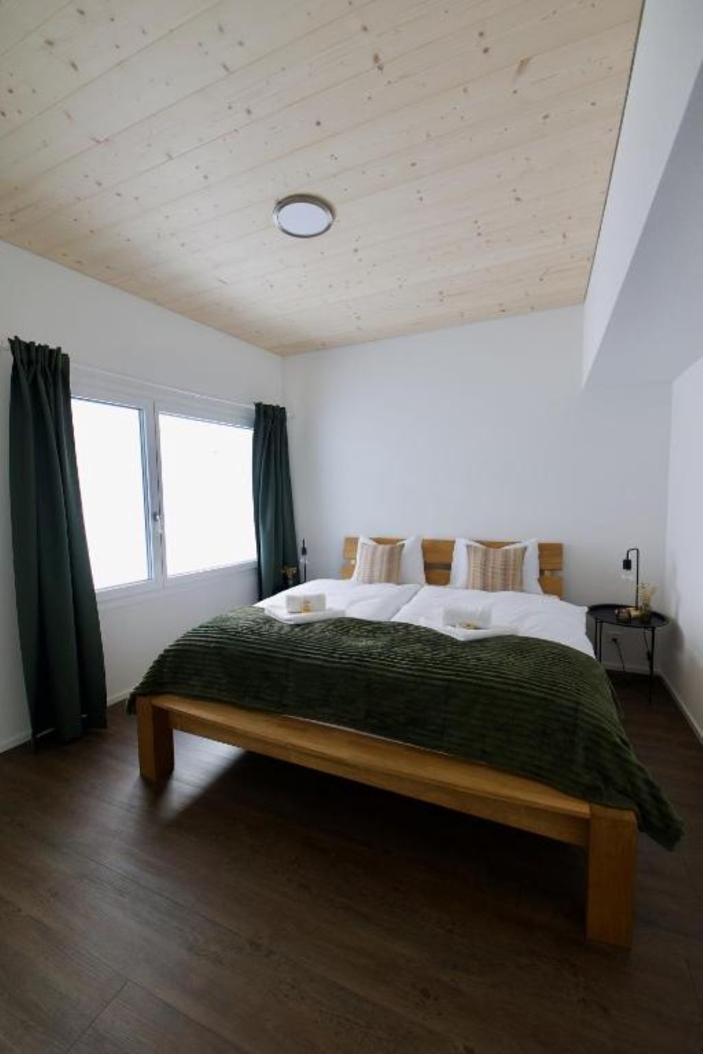 2 Schlafzimmer, Schreibtisch, Reisekinderbett, kostenloses WLAN