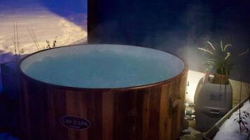 Bañera de hidromasaje exterior