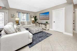 Smart TV, books - Entire Home Heated Pool by the Beach (Indian Rocks Beach)
