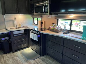活动屋, 多张床, 允许带宠物, 花园景观 | 私人厨房 | 厨具/餐具、纸巾