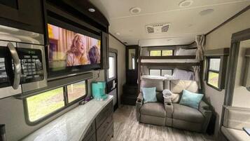 Nhà di động, nhiều giường, được phép mang theo vật nuôi, quang cảnh vườn | Nội thất