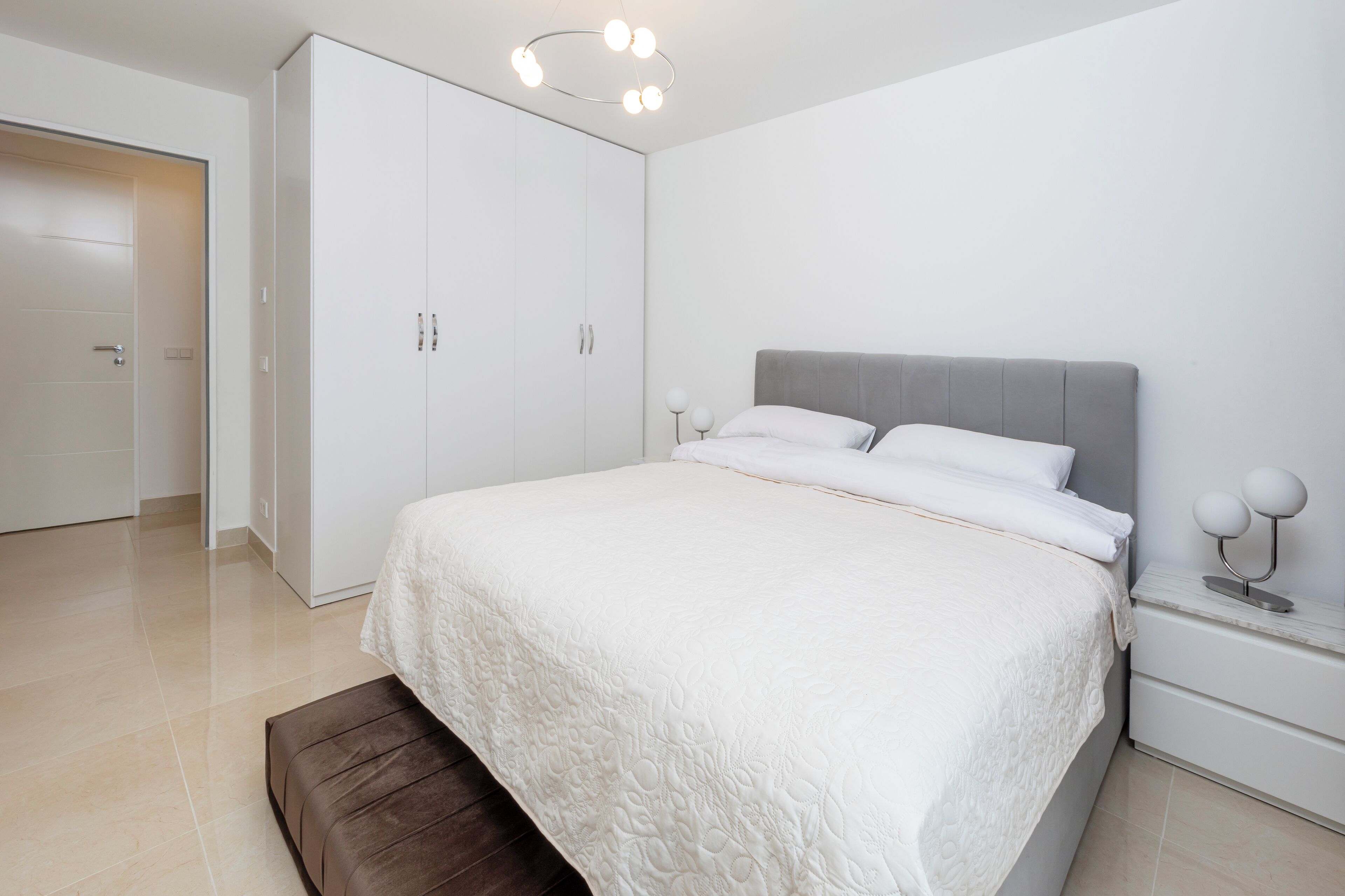 3 Schlafzimmer, Schreibtisch, Bügeleisen/Bügelbrett, Reisekinderbett