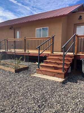 Exterior - Sunny & Private I bedroom House with Sun Room for Guests (Torrey)