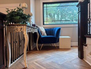 Living area - The Renewal Suite–Private 2-Bedroom Retreat Near Indianapolis Hospitals (Indianapolis)