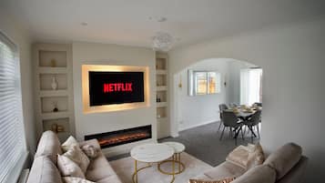 Smart TV, fireplace