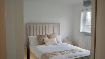 3 bedrooms, iron/ironing board, free WiFi, bed sheets