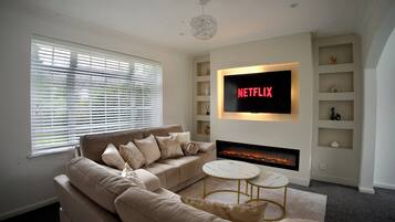 Smart TV, fireplace