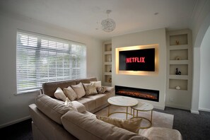 Smart TV, fireplace