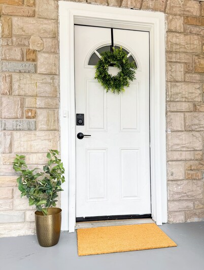 Southside City Cottage with ample parking-Sleeps 5