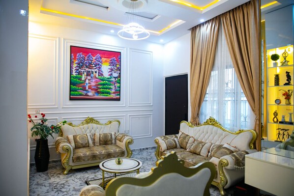 Interior - Luxury 2 Bedroom Bungalow with 24 hours Electricity/AC in Akobo Ibadan (Iyana Church Road, Akobo)