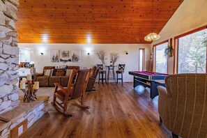 Games room - Kindred Spirits Lodge near Yosemite & Bass Lake (Oakhurst)