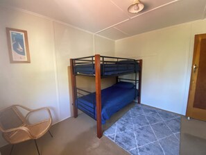 4 chambres, fer et planche à repasser, draps fournis