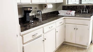 Apartment, 1 Bedroom, Smoking | Interior