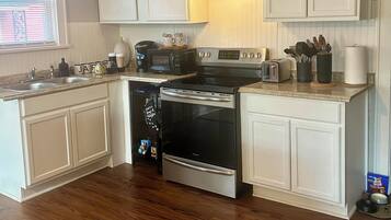 Micro-ondes, four, plaque de cuisson