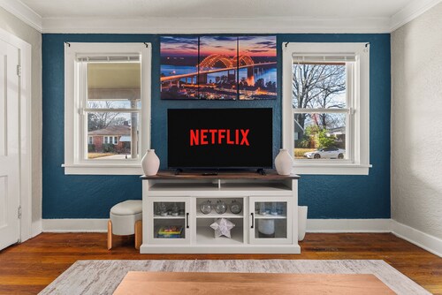 Cozy 1BR 2mi to Midtown & Crosstown Pet Friendly