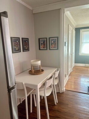Dining - Cozy 1BR 2mi to Midtown & Crosstown Pet Friendly (Memphis)