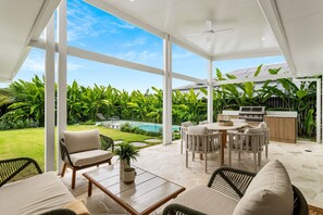 Outdoor dining - Burleigh Waters Luxury (Burleigh Waters)