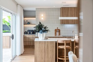 Fridge, microwave, oven, stovetop - Burleigh Waters Luxury (Burleigh Waters)