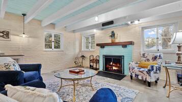 Télévision, cheminée