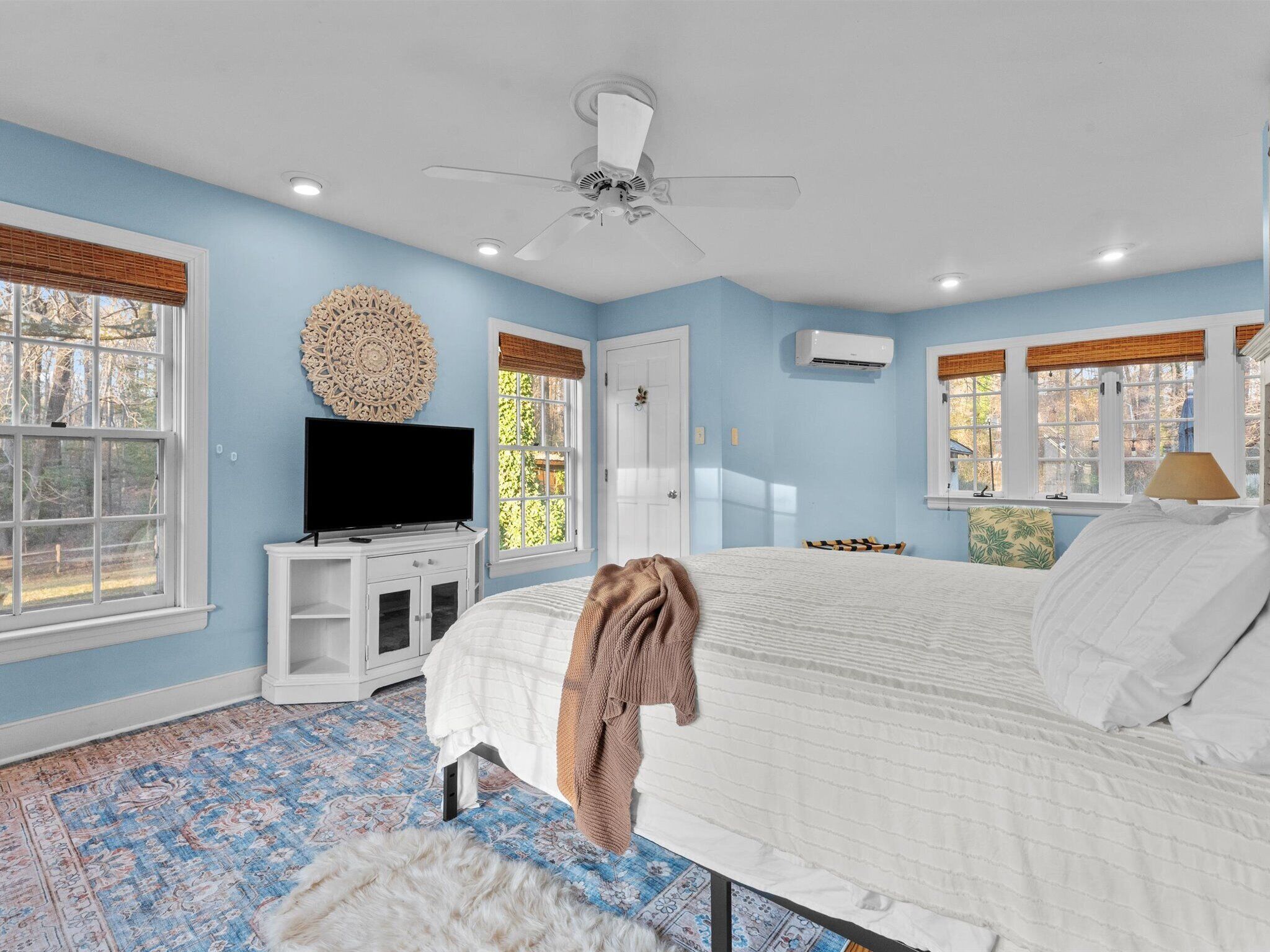 5 chambres, fer et planche à repasser, Wi-Fi, draps fournis