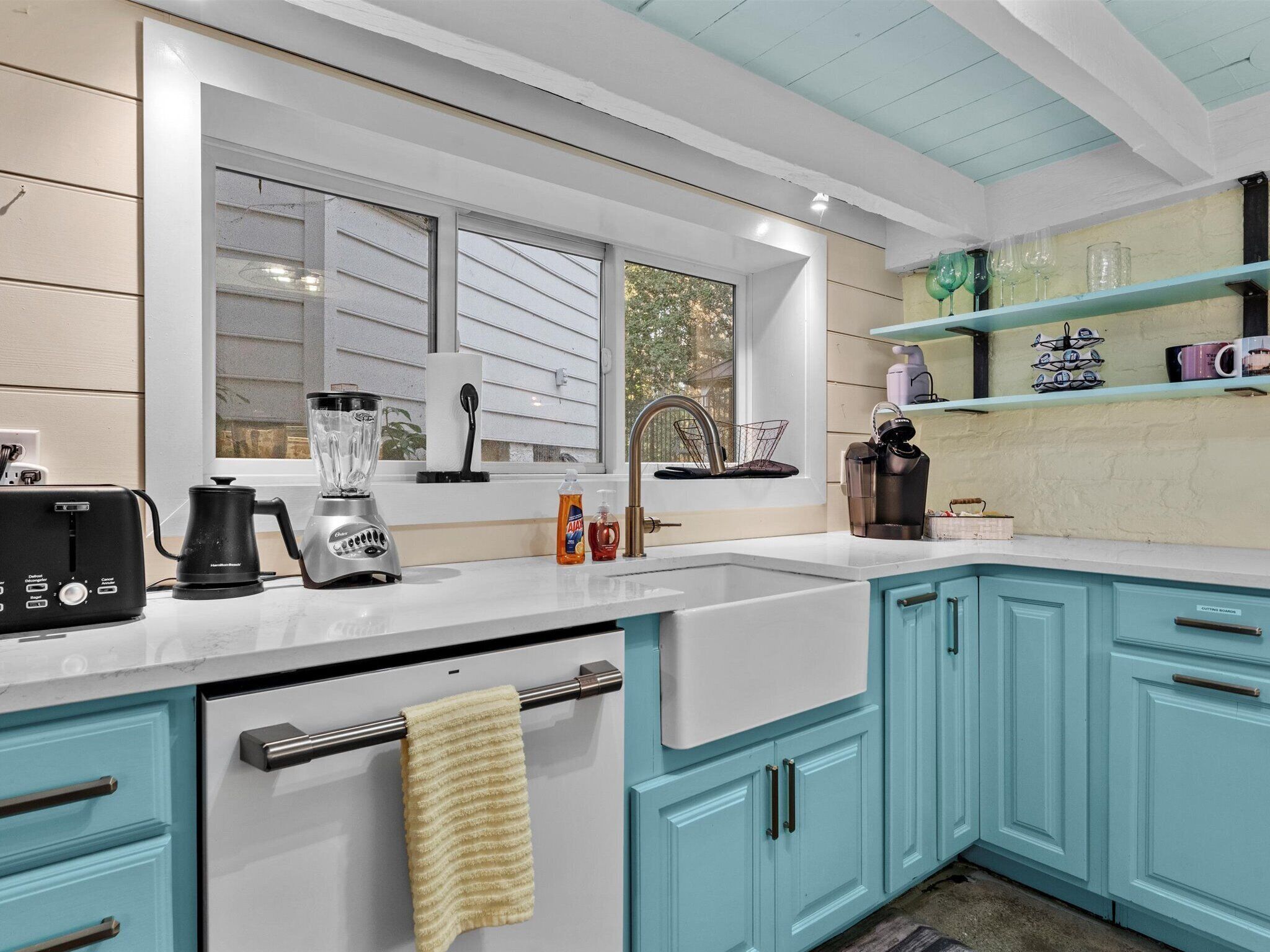 Micro-ondes, four, plaque de cuisson, lave-vaisselle