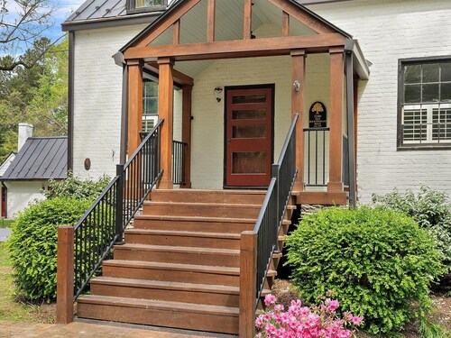 Vincent House - Historic Charm & Modern Comfort