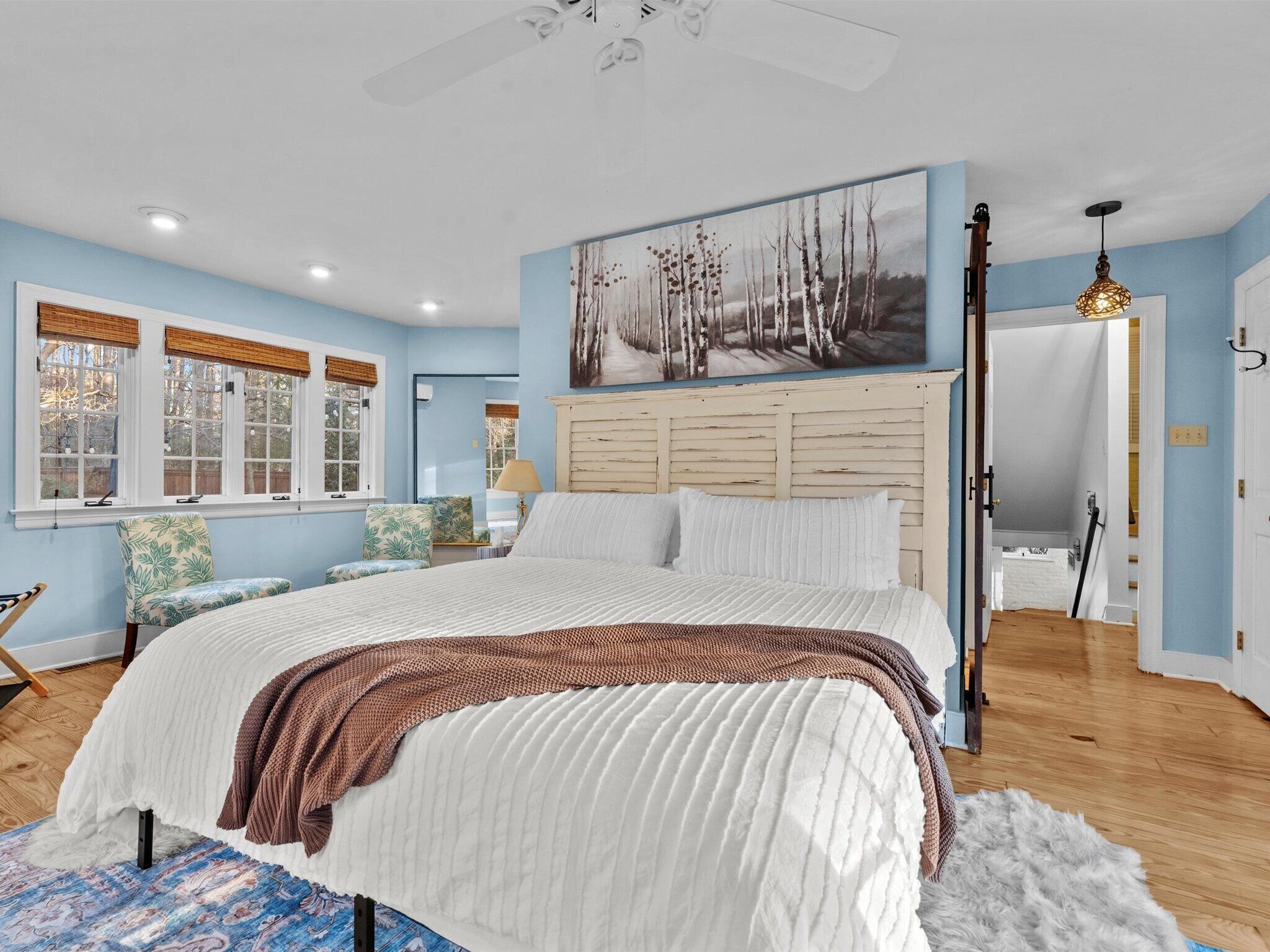 5 bedrooms, iron/ironing board, WiFi, bed sheets