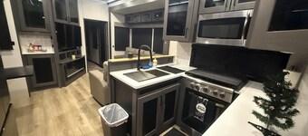 Luxury RV Studio – Military Owned & Maintained