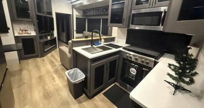Luxury RV Studio – Military Owned & Maintained
