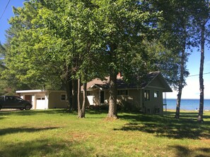 Exterior - 3-bedroom house on the beautiful Lake Huron, perfect for a relaxing getaway (Cheboygan)