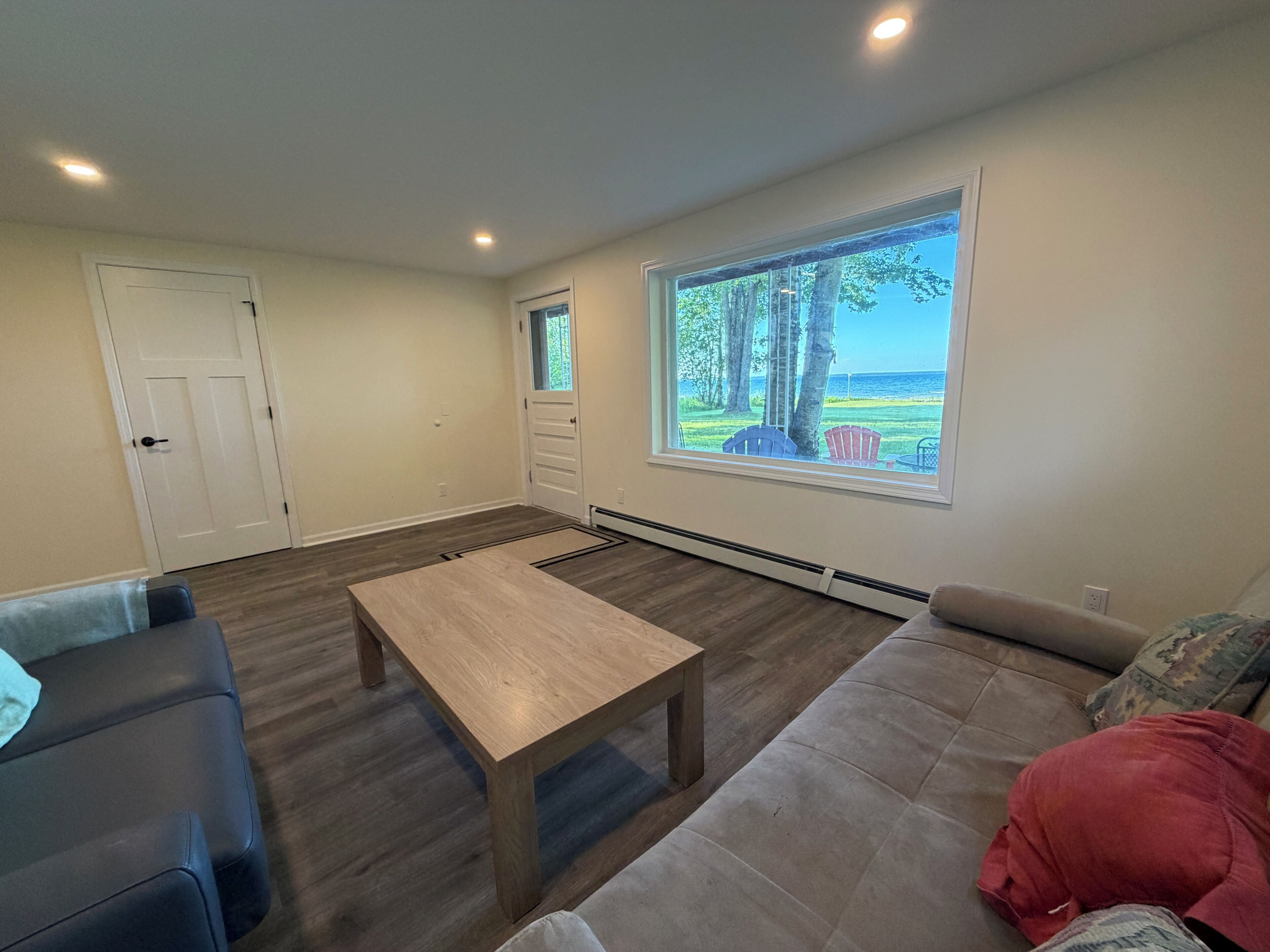 Peaceful 3br Paradise On Lake Huron, 100ft Shoreline, Ideal For A Retreat! - Cheboygan, MI