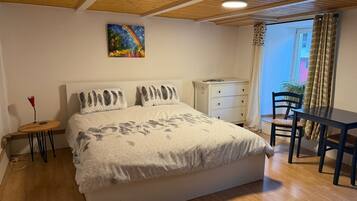 2 chambres, fer et planche Ă repasser, Wi-Fi, draps fournis