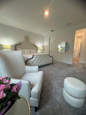 3 bedrooms, iron/ironing board, WiFi, bed sheets - High Vibe beautifully furnished home 15 min. to  Naples beaches & so much more (Naples)