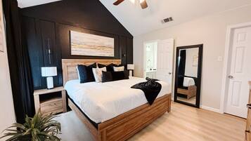 3 bedrooms, iron/ironing board, WiFi, bed sheets