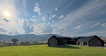 Yellowstone Drift Lodge Paradise Valley MT on the banks of the Yellowstone River
