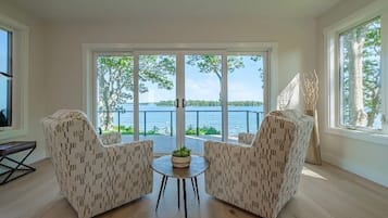 Téléviseur connecté, foyer, jeux vidéo, chaîne audio