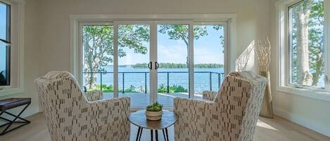 Téléviseur connecté, foyer, jeux vidéo, chaßne audio