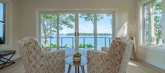 MODERN LUXURY OCEANFRONT RETREAT IN FREEPORT, 4bd, 5baths, 4500 Sq Ft