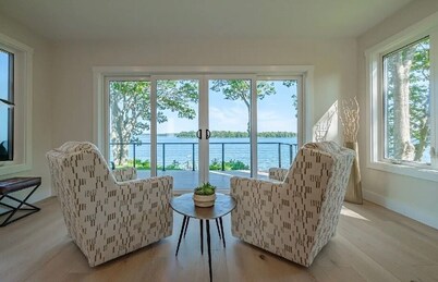 MODERN LUXURY OCEANFRONT RETREAT IN FREEPORT, 4bd, 5baths, 4500 Sq Ft